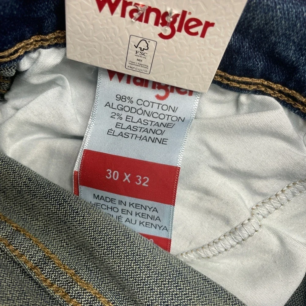 NEW Wrangler Men's Size 32x30 Relaxed Fit Dark Blue Stretch Jeans